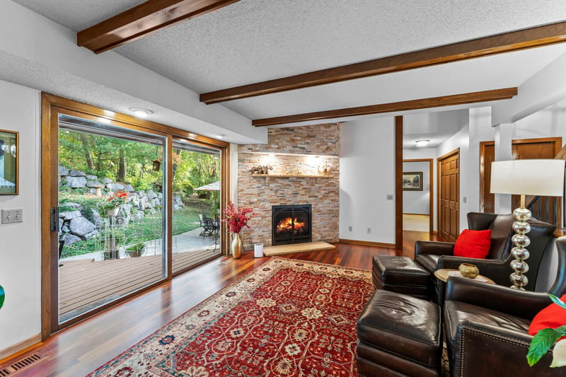 9073 Hyland Creek Cir, Bloomington, MN 55437