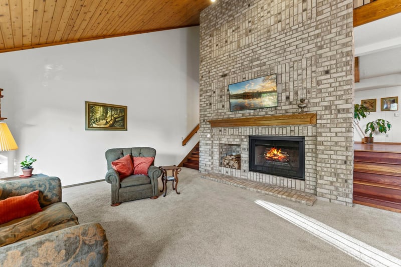9073 Hyland Creek Cir, Bloomington, MN 55437