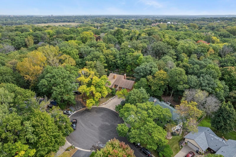 9073 Hyland Creek Cir, Bloomington, MN 55437