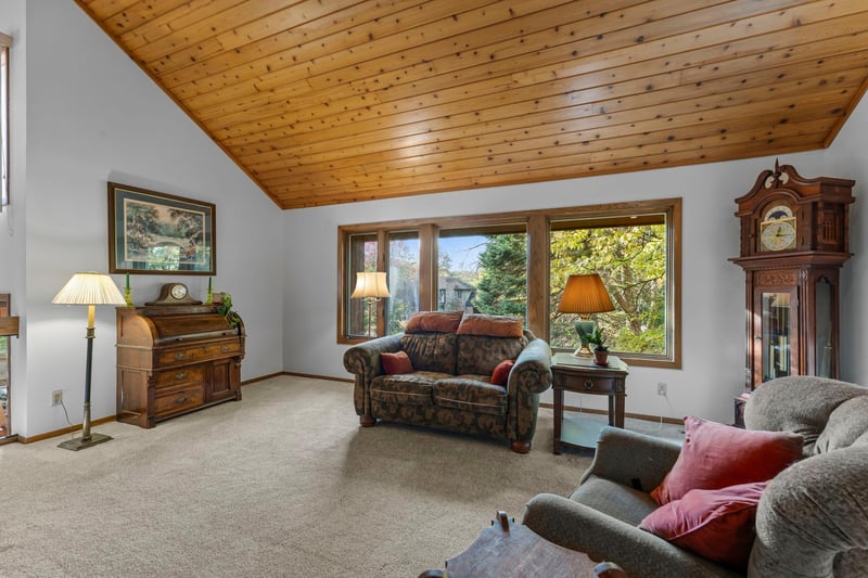 9073 Hyland Creek Cir, Bloomington, MN 55437