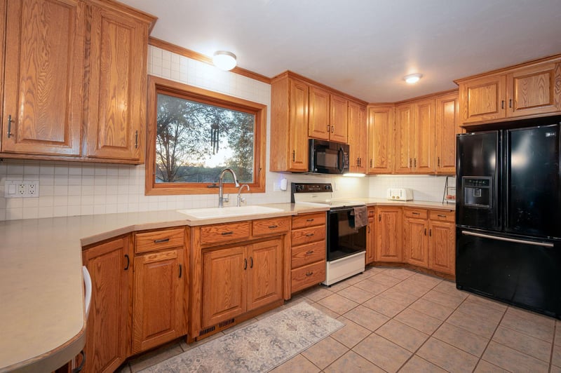 1835 Jamison Dr, Windom, MN 56101