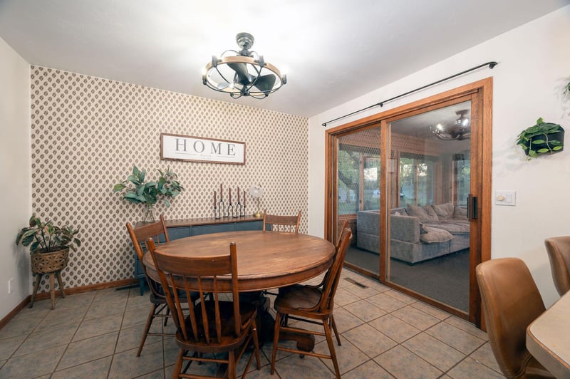 1835 Jamison Dr, Windom, MN 56101