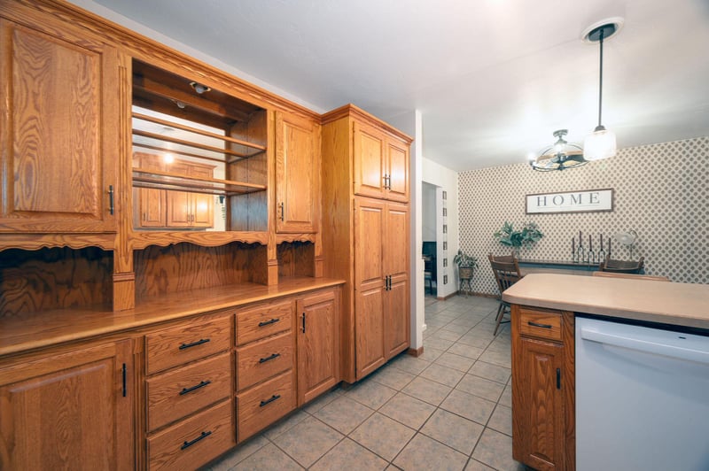 1835 Jamison Dr, Windom, MN 56101