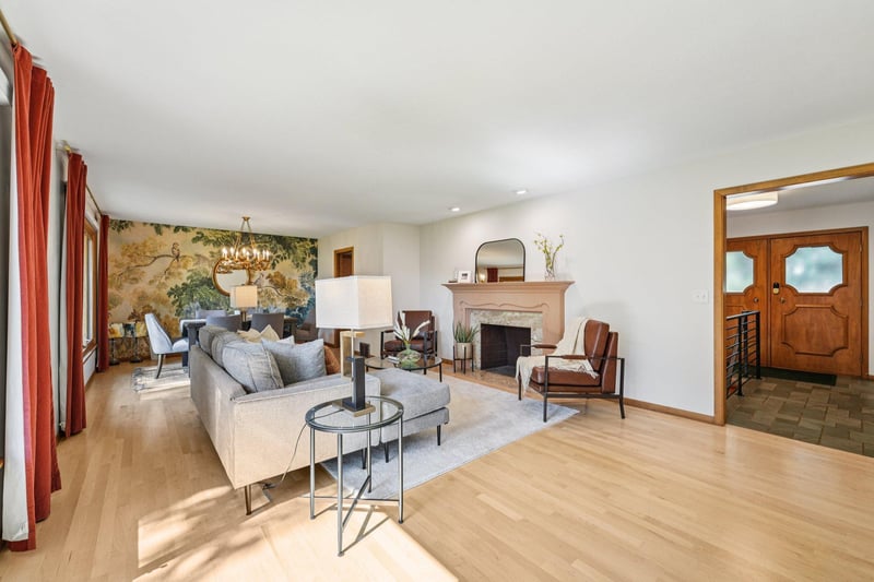 4704 Phlox Ln, Edina, MN 55435