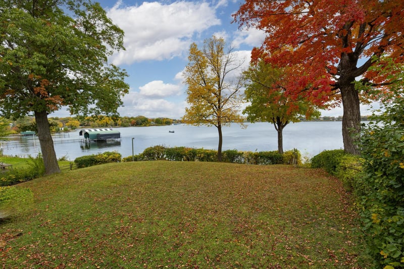 36 Interlachen Ct, Excelsior, MN 55331
