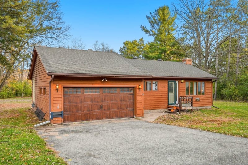 418 Springer Ave, Elmwood, WI 54740