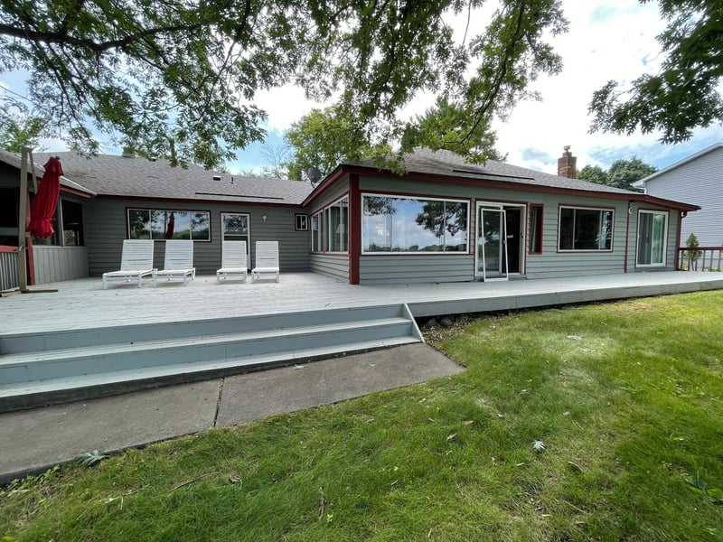 595 Heinel Dr, Roseville, MN 55113