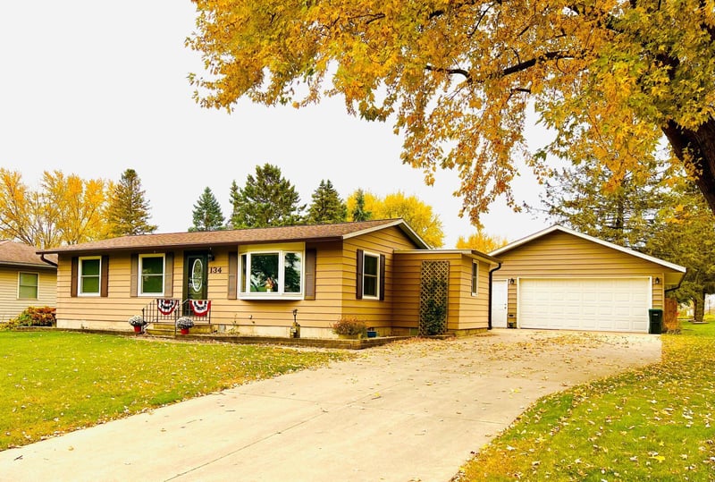 134 Rena Belle St NW, Eyota, MN 55934