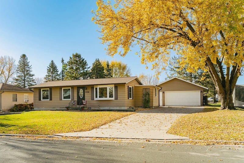 134 Rena Belle St NW, Eyota, MN 55934