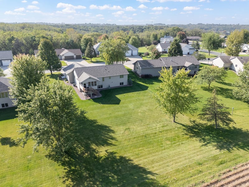 325 Whispering Hills Dr, Saint Charles, MN 55972