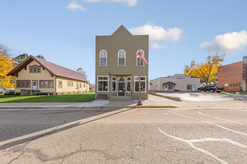 305 Main St, Henderson, MN 56044