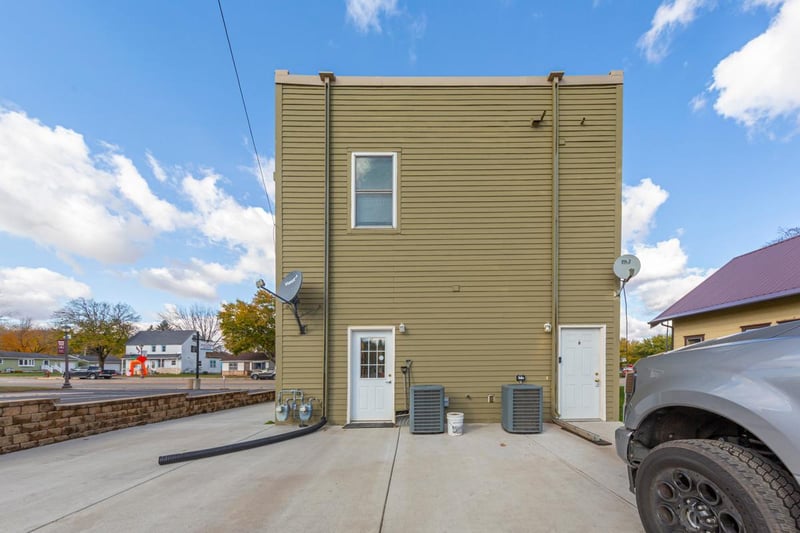 305 Main St, Henderson, MN 56044