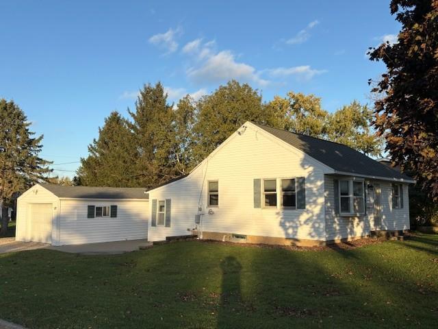 227 4th St SW, Eyota, MN 55934