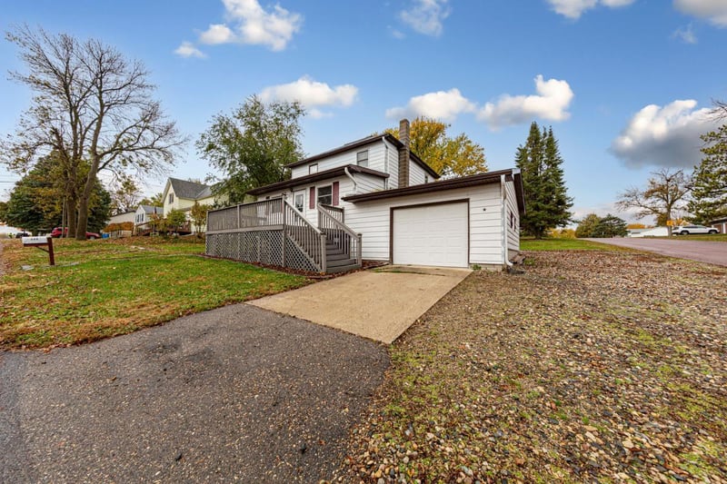 303 3rd St N, Ellendale, MN 56026