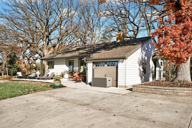 3000 Surry Ln, Hopkins, MN 55305