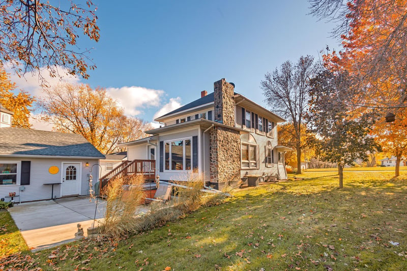 905 E Lake St, Osakis, MN 56360