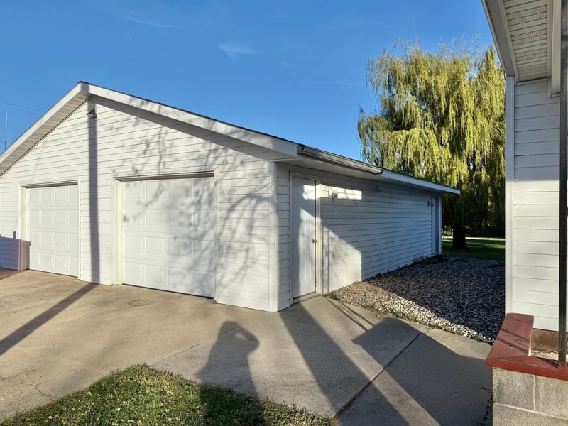 106 N 2nd St, Belview, MN 56214