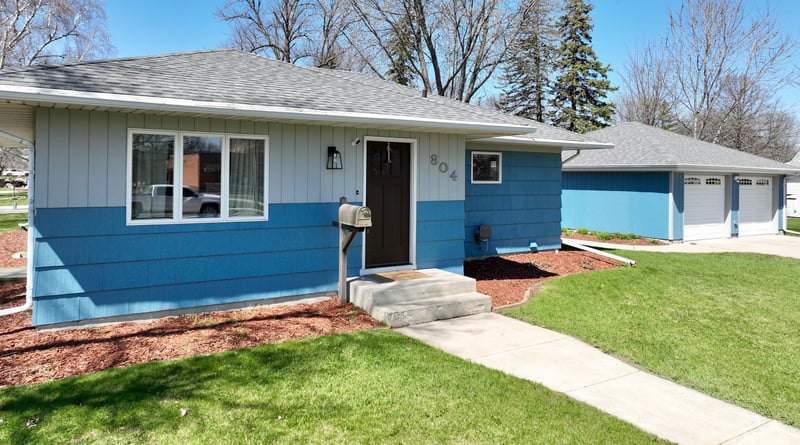 804 9th St S, Olivia, MN 56277