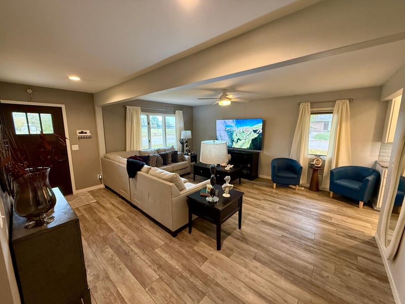 804 9th St S, Olivia, MN 56277