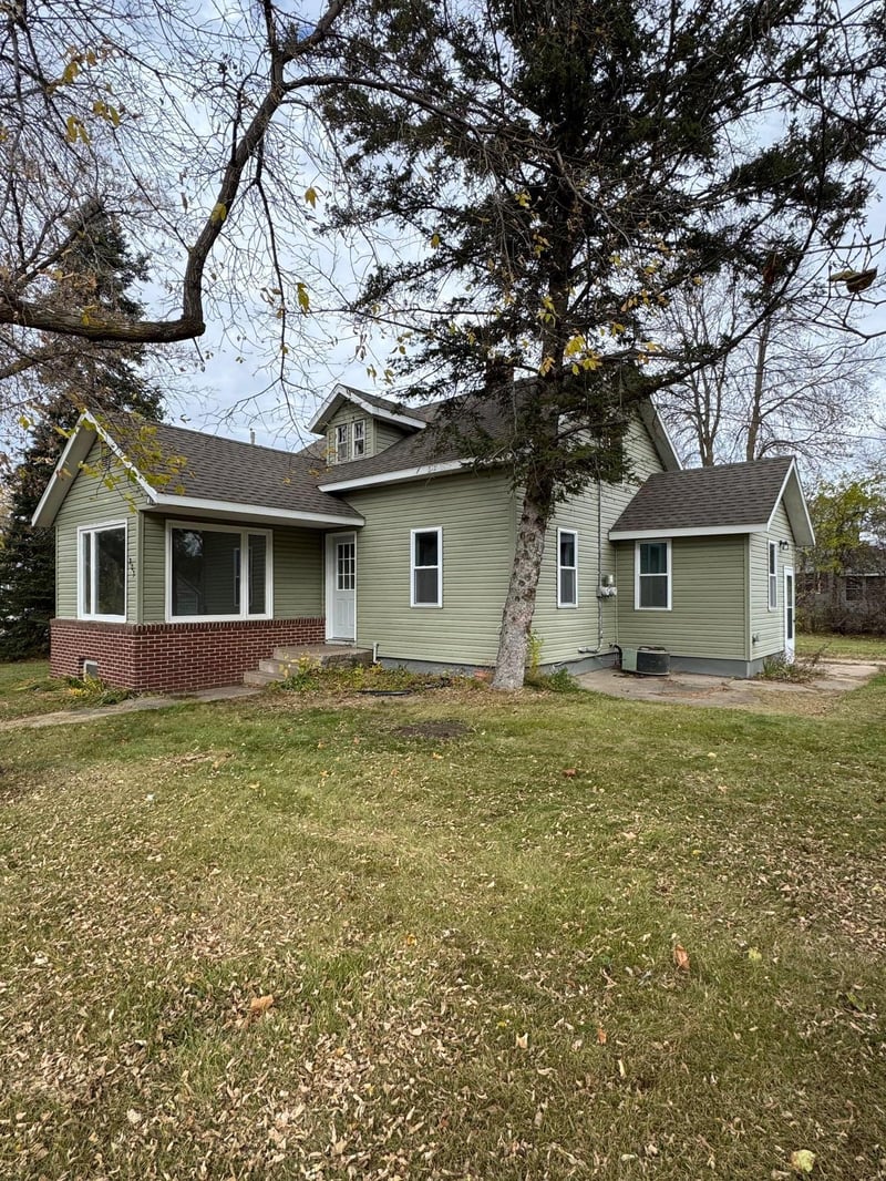 203 2nd Ave N, Dent, MN 56528