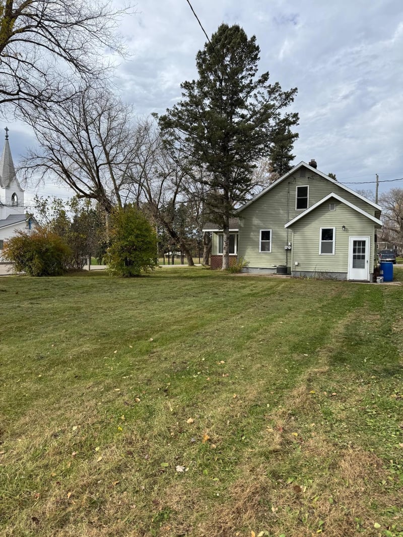 203 2nd Ave N, Dent, MN 56528