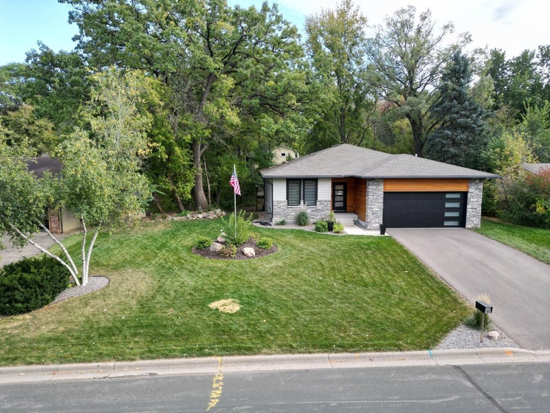 411 Oakland Ln, Burnsville, MN 55337