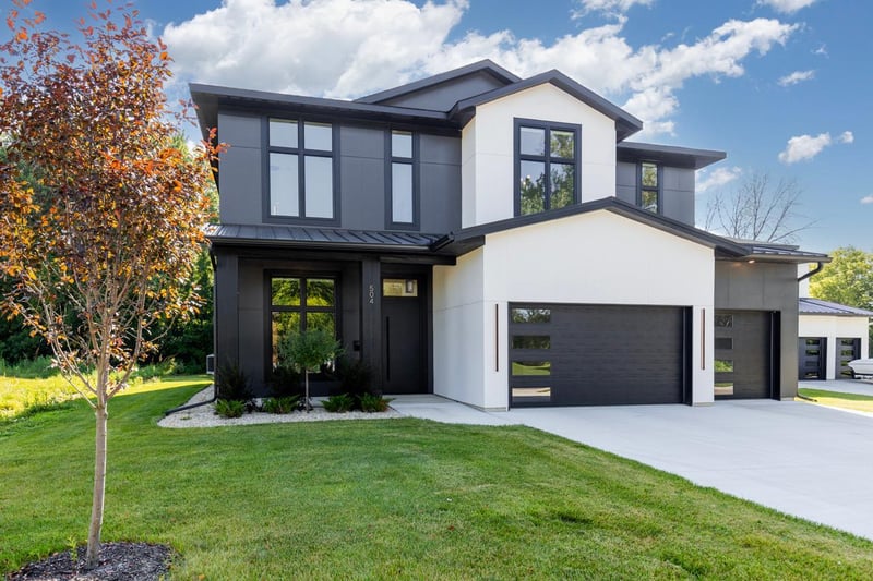 504 N Maple St, Chaska, MN 55318