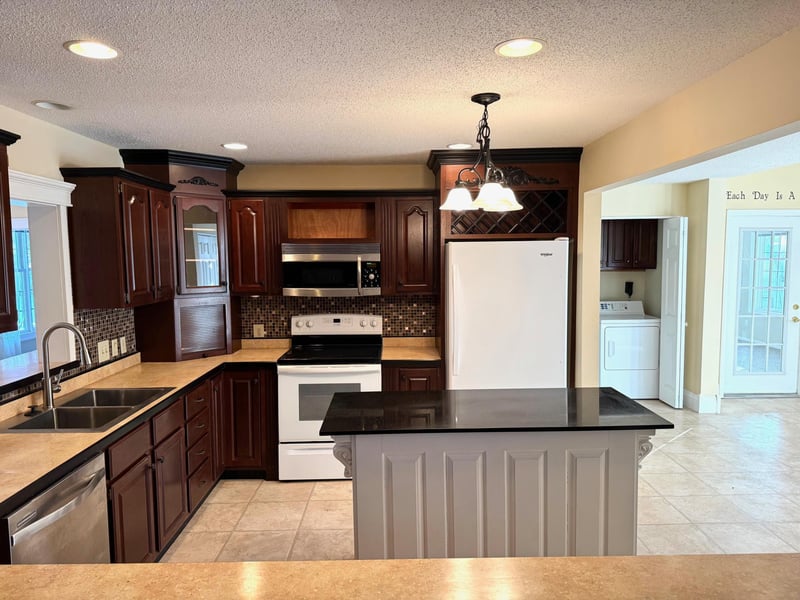 315 3rd Ave NE, Roseau, MN 56751