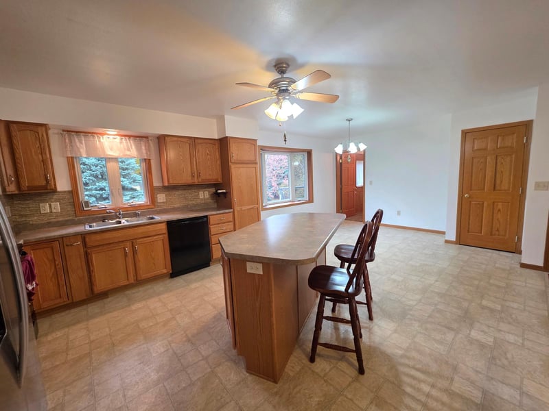 305 Rock River Dr, Edgerton, MN 56128