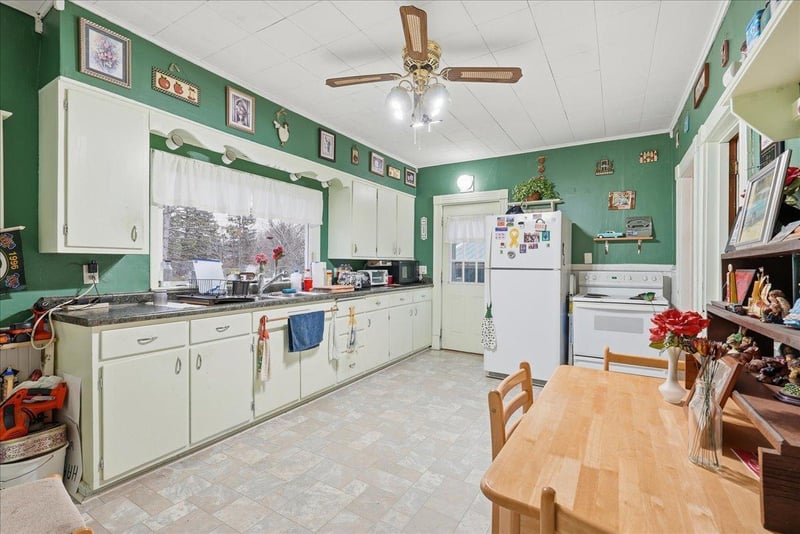 641 W Main St, Ellsworth, WI 54011