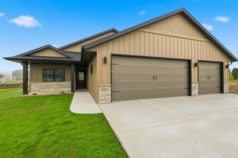 1317 Iris Ln, Saint Joseph, MN 56374