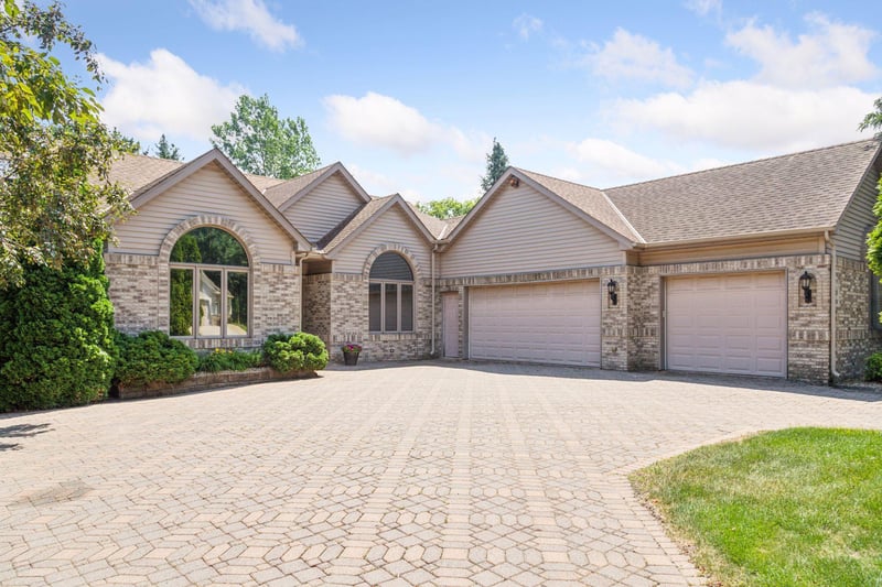 5938 Burke Trl, Inver Grove Heights, MN 55076