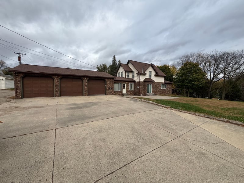 219 S 9th St, Montevideo, MN 56265