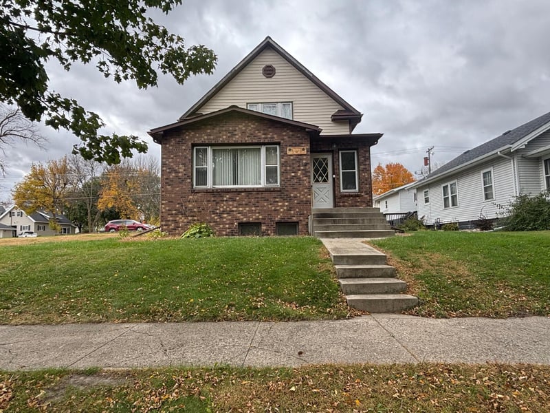219 S 9th St, Montevideo, MN 56265
