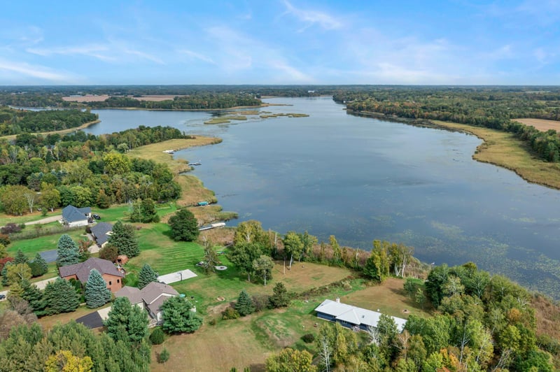 31883 Lakeway Dr NE, Cambridge, MN 55008