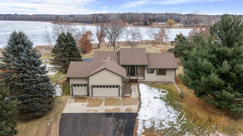 31883 Lakeway Dr NE, Cambridge, MN 55008