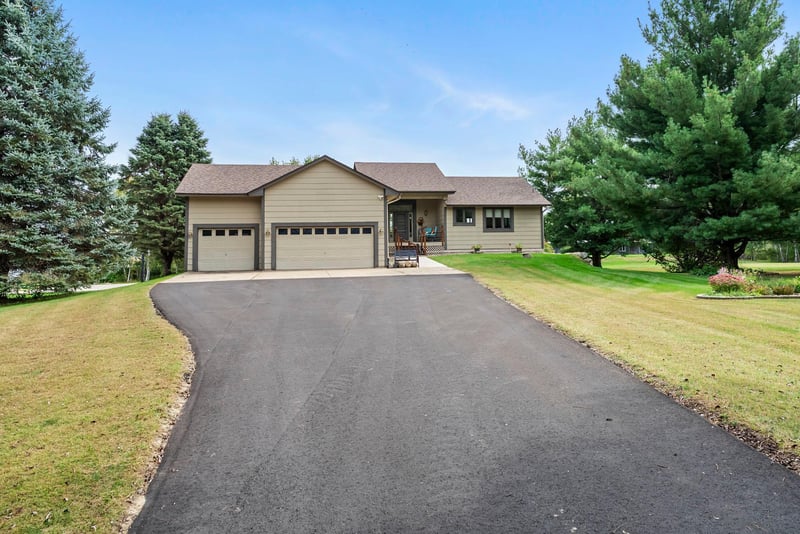 31883 Lakeway Dr NE, Cambridge, MN 55008