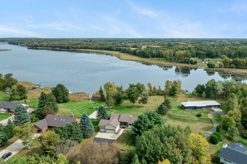 31883 Lakeway Dr NE, Cambridge, MN 55008