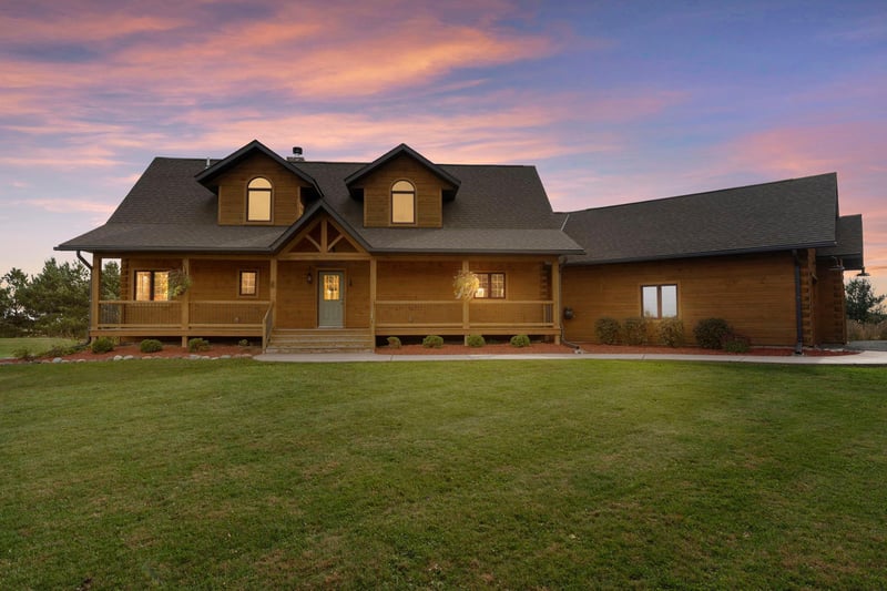 13745 Panola Dr, Lindstrom, MN 55045