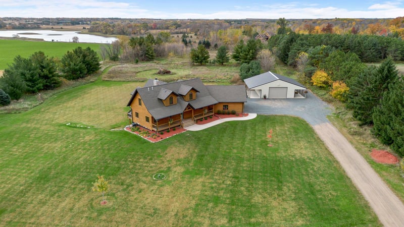 13745 Panola Dr, Lindstrom, MN 55045