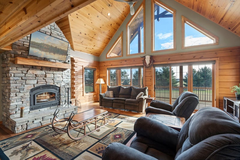 13745 Panola Dr, Lindstrom, MN 55045