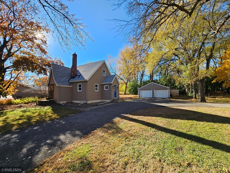 2665 Lake Shore Ave, Little Canada, MN 55117