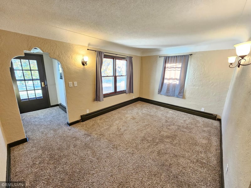 2665 Lake Shore Ave, Little Canada, MN 55117
