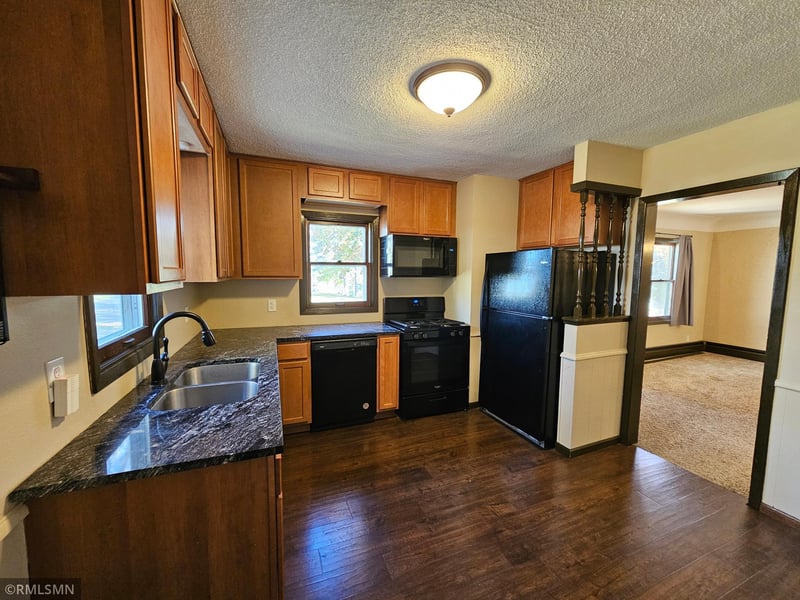 2665 Lake Shore Ave, Little Canada, MN 55117