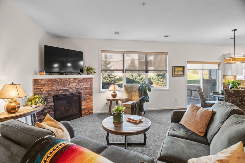 1102 Lorraine Ct, Carver, MN 55315