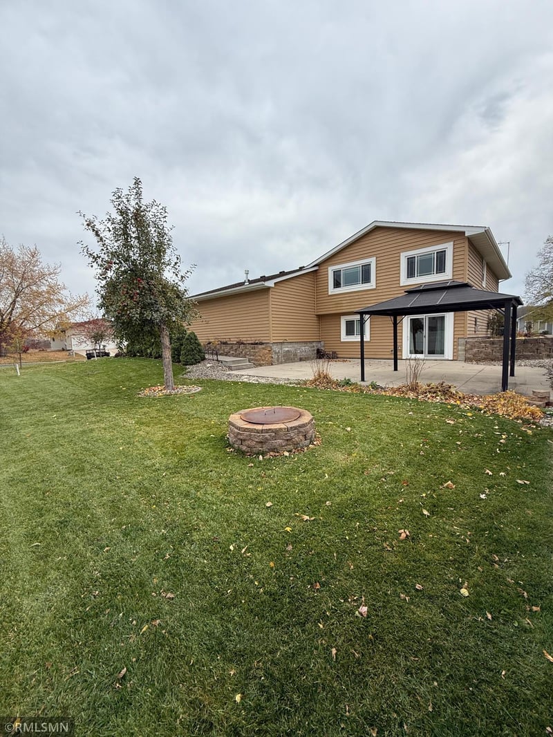 509 Devonshire Dr, Norwood Young America, MN 55397