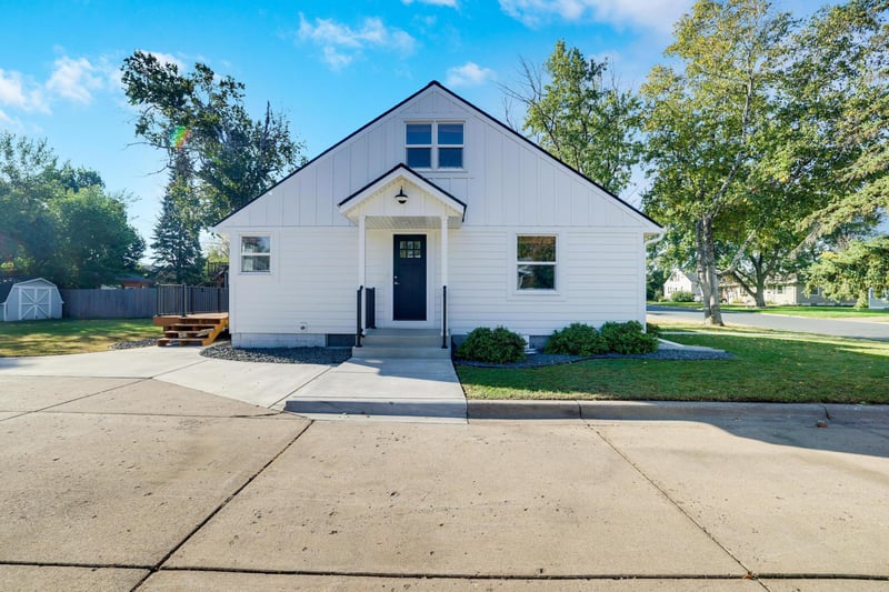 100 4th Ave SE, Osseo, MN 55369