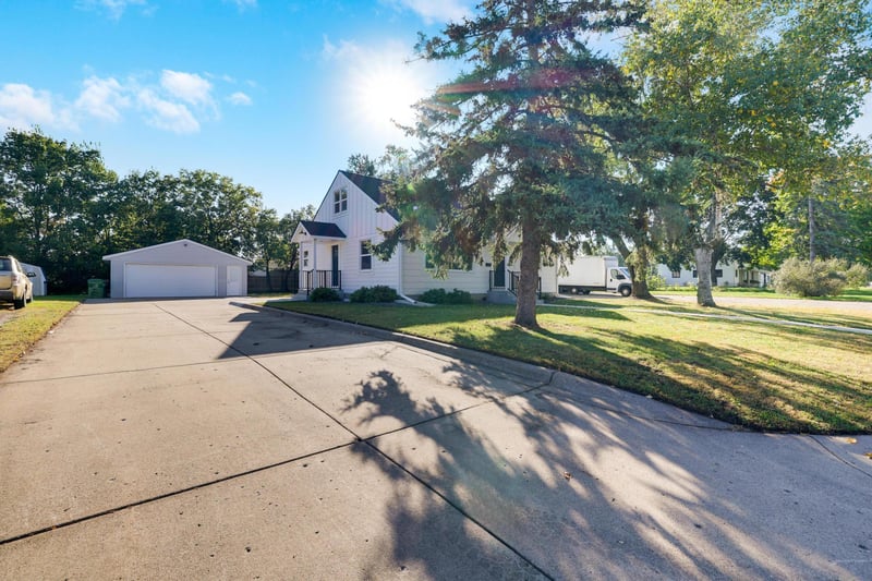 100 4th Ave SE, Osseo, MN 55369