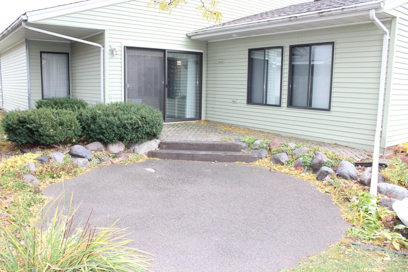 520 Graham St SW, Hutchinson, MN 55350