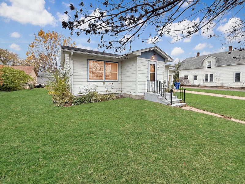 409 W 3rd St, Madison, MN 56256